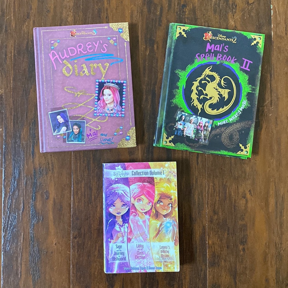 3 Disney Books Bundle | Descendants 2 & 3 | Star Darlings Collection Volume 1
